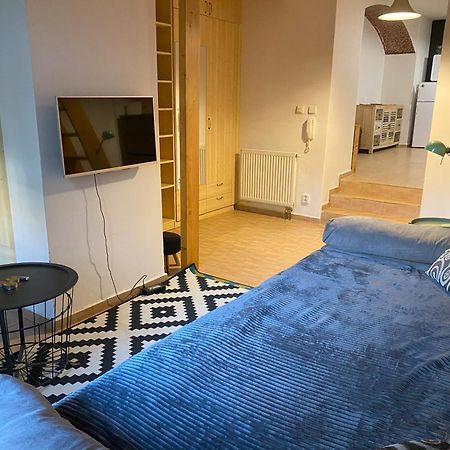Cozy Garden Apartment In The Heart Of Прага Экстерьер фото