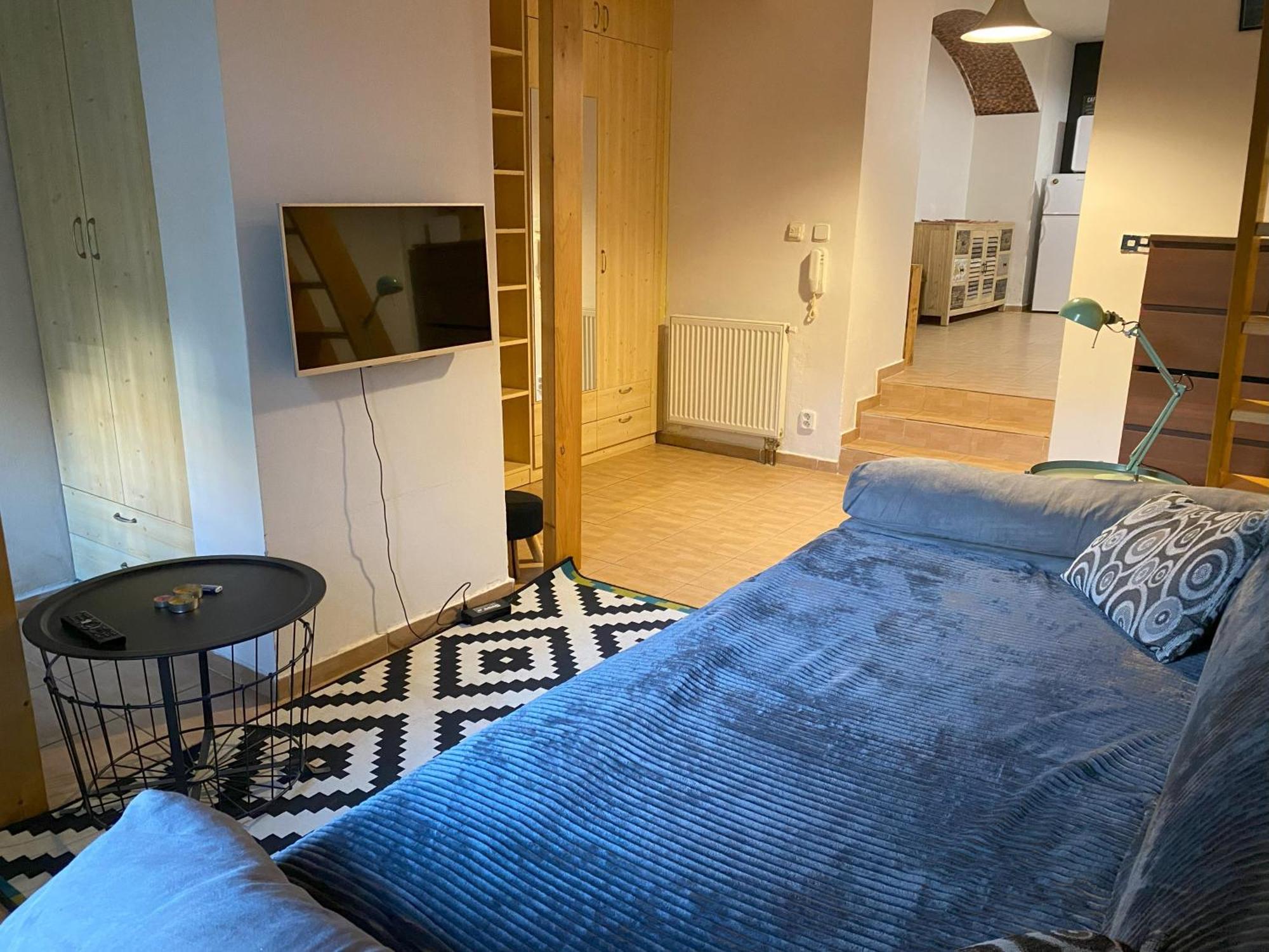 Cozy Garden Apartment In The Heart Of Прага Экстерьер фото