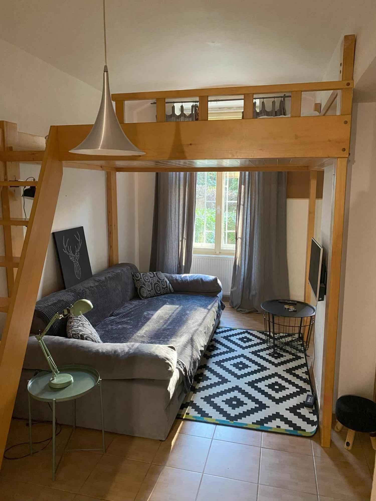 Cozy Garden Apartment In The Heart Of Прага Экстерьер фото
